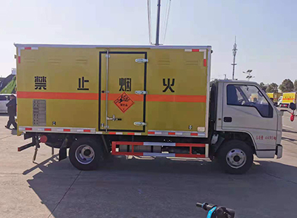 漠河爆破器材运输车工人安全操作规范与智能技术保障